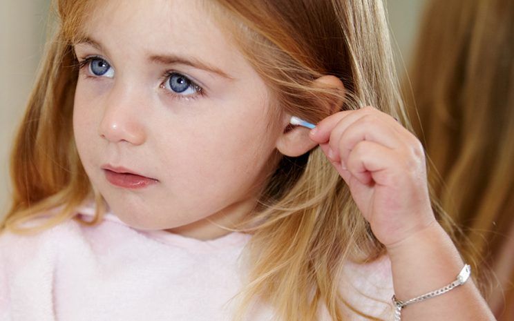خطر استفاده از گوش پاکن در سلامتی گوش 