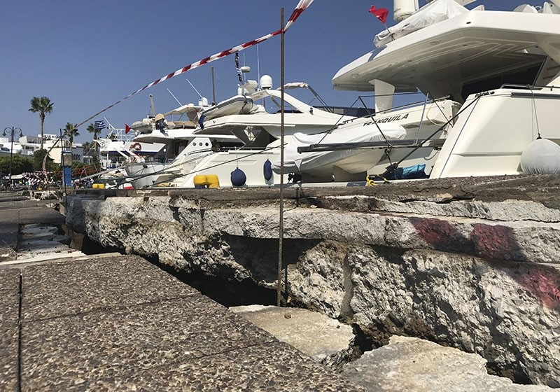 وقوع زلزله شدید در سواحل ترکیه و یونان چندین کشته و زخمی برجای گذاشت