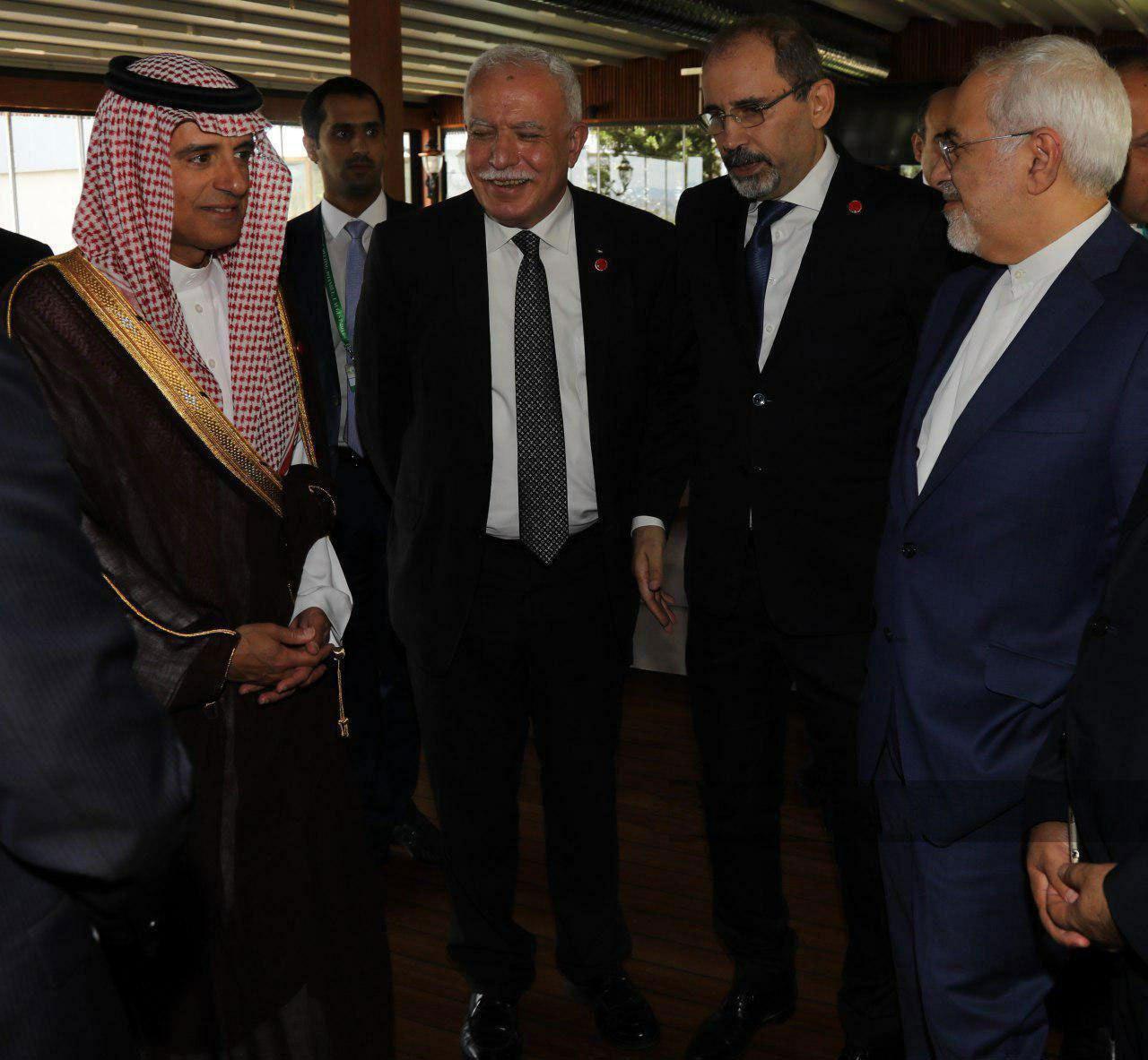 واکنش ها به دست دادن ظریف با وزیر خارجه عربستان سعودی +عکس