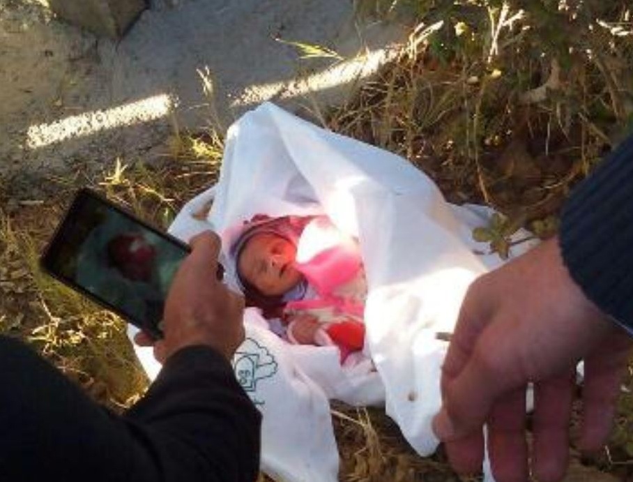 پیدا شدن نوزادان رها شده در کنار سطل های زباله بیمارستان ها در ایران + تصاویر پیدا شدن نوزادان رها شده در کنار سطل های زباله بیمارستان ها در ایران + تصاویر