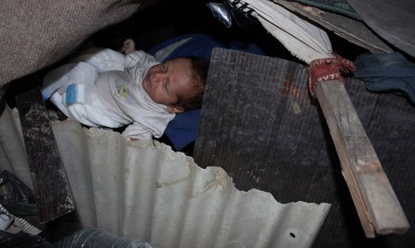 پیدا شدن نوزادان رها شده در کنار سطل های زباله بیمارستان ها در ایران + تصاویر پیدا شدن نوزادان رها شده در کنار سطل های زباله بیمارستان ها در ایران + تصاویر