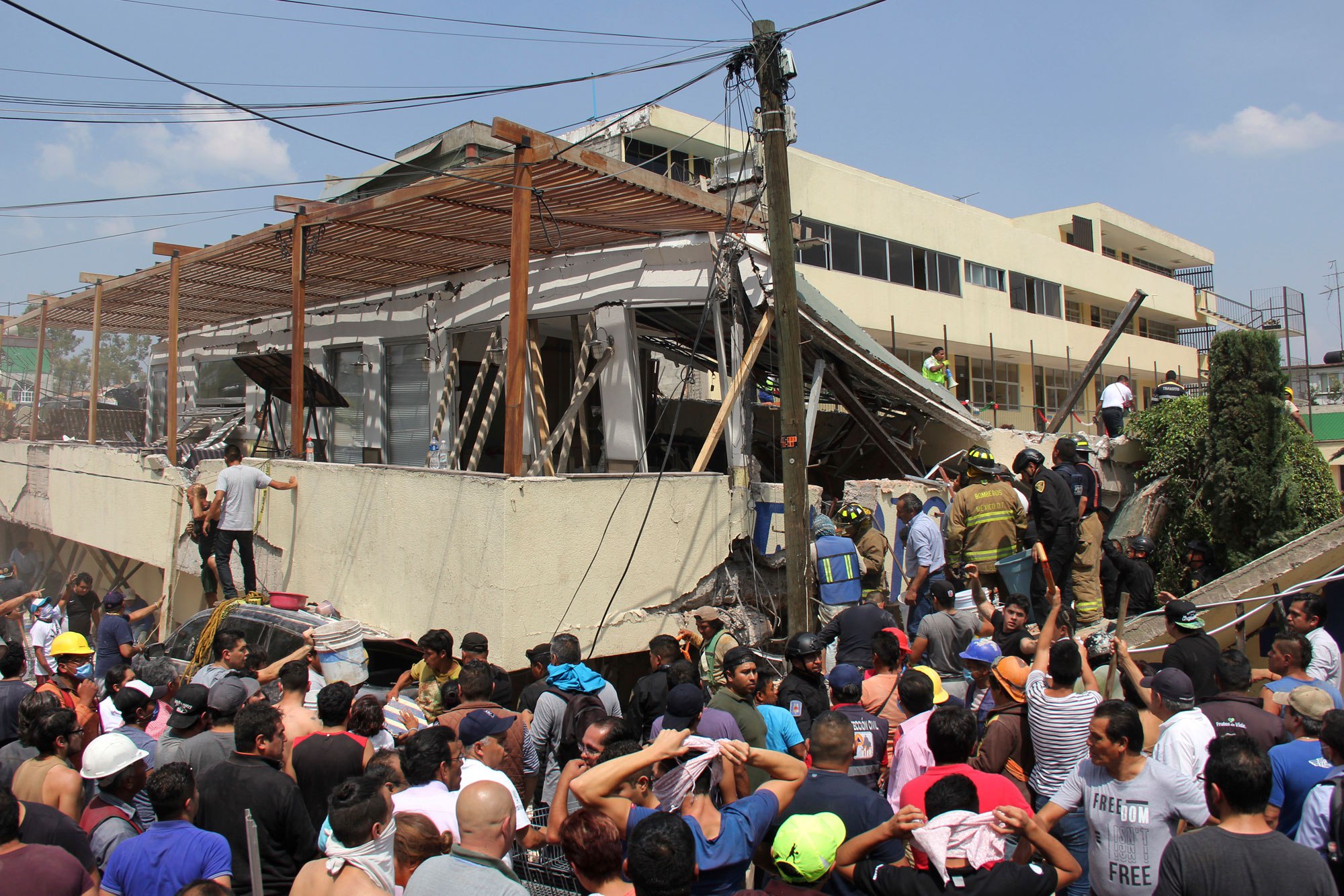 وقوع زلزله شدید در مکزیک ده ها کشته برجای گذاشت + تصاویر