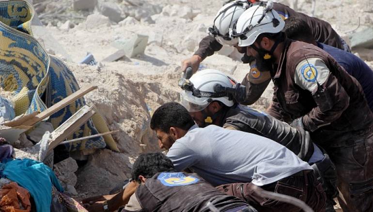 دیده بان حقوق بشر: آغاز عملیات خارج کردن قربانیان غیرنطامی پس از توقف بمباران‌های خونین در ادلب 