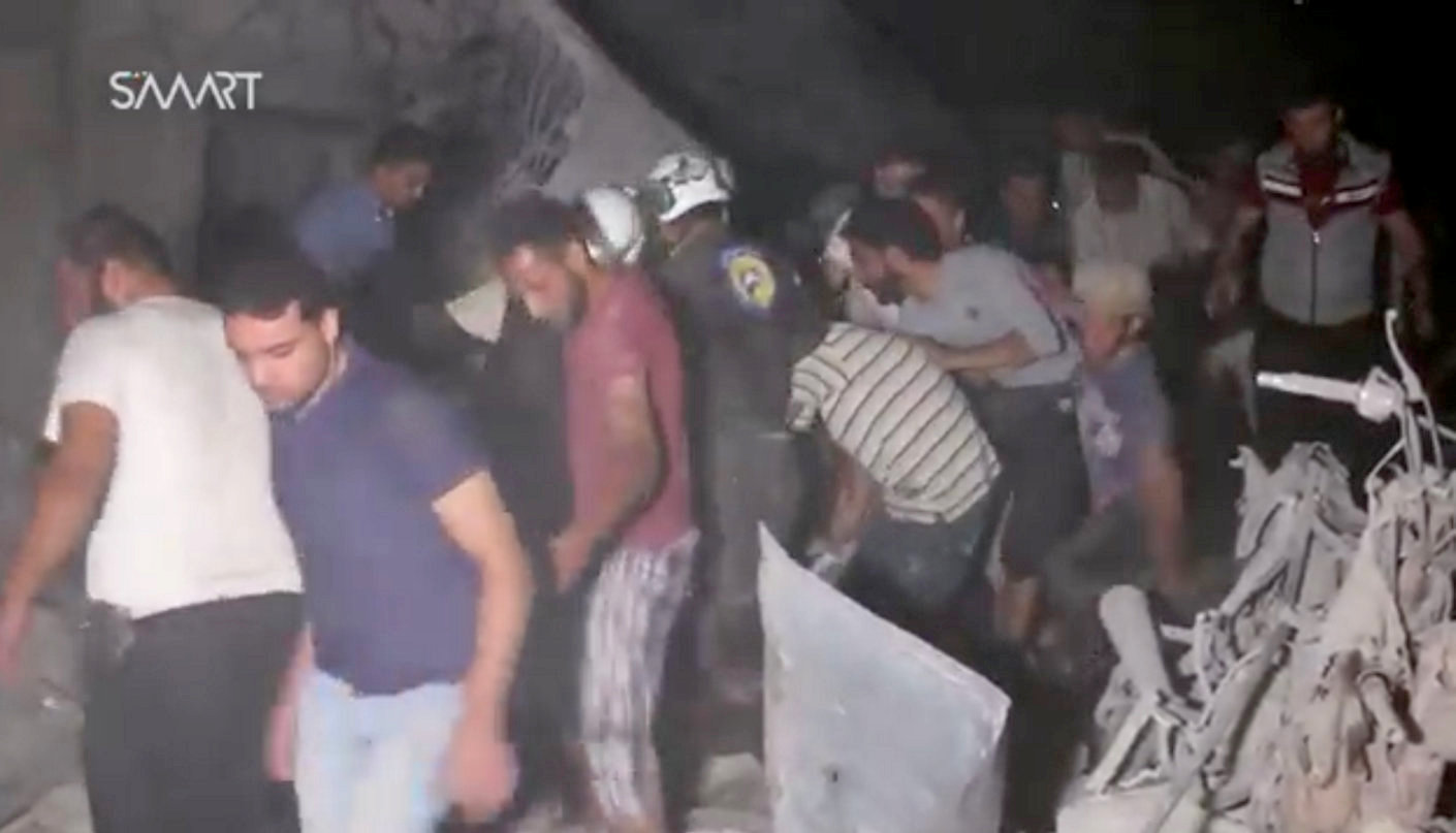 دیده بان حقوق بشر: آغاز عملیات خارج کردن قربانیان غیرنطامی پس از توقف بمبارانهای خونین در ادلب  دیده بان حقوق بشر: آغاز عملیات خارج کردن قربانیان غیرنطامی پس از توقف بمبارانهای خونین در ادلب