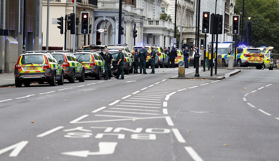 حمله با خودرویی در لندن چندین زخمی برجای گذاشت + عکس