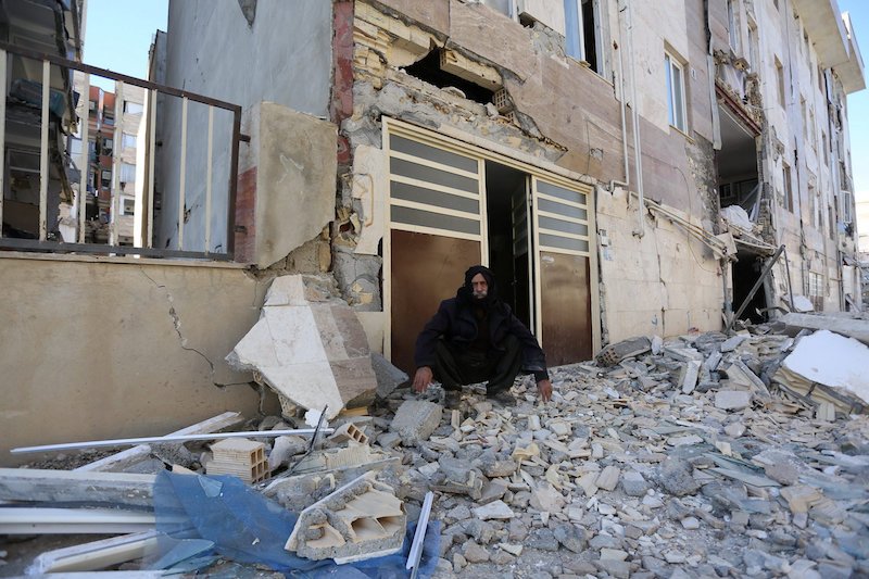 زلزله در کرمانشاه بیش از دوازده هزار واحد مسکونی ویران شده و دو هزار کشته بر جای گذاشت  