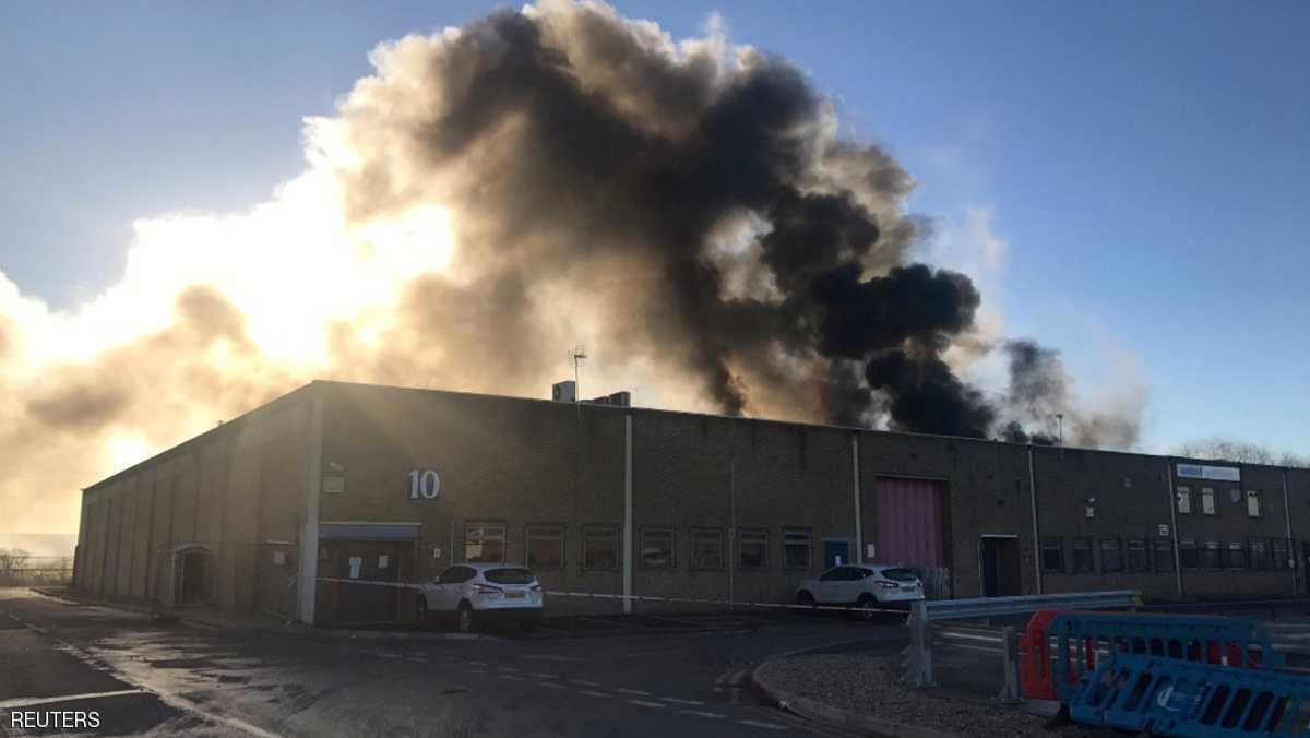 دود غلیظی ناشی از آتش سوزی در یک مرکز صنعتی آسمان لندن را فرا گرفت