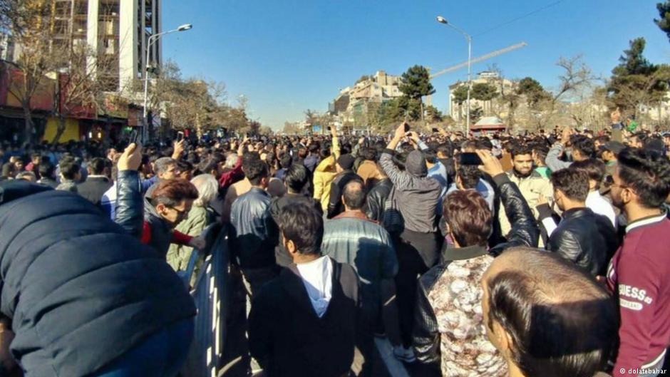 اعتراف به دستگیری حدود 5 هزار نفر در دیماه اعتراف به دستگیری حدود 5 هزار نفر در دیماه