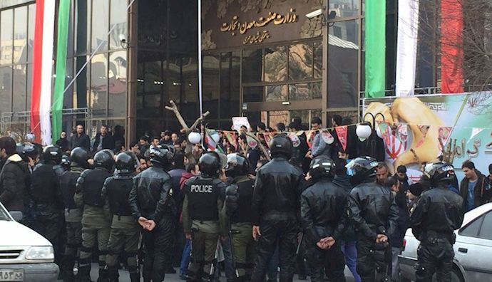 اعتراض و اعتصاب کارگران کارخانه کیان تایر تهران، هپکو اراک و کارگران نیشکر هفت‌تپه