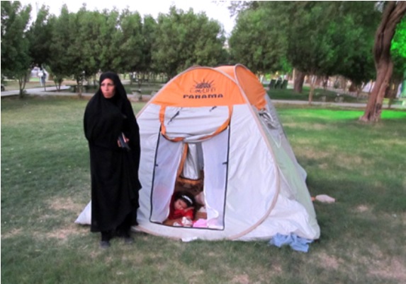 این خانواده آبادانی شب ها در پارک می خوابند+ تصاویر این خانواده آبادانی شب ها در پارک می خوابند+ تصاویر