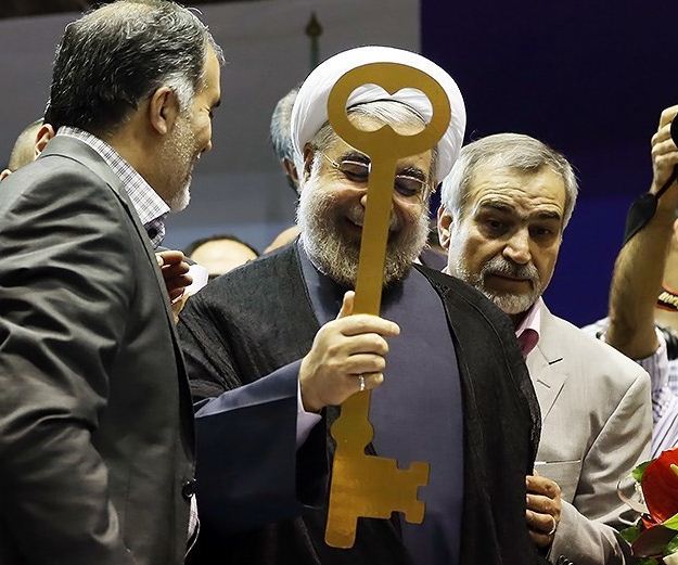 نگاهی به کارنامه آقای حسن روحانی در آستانه سی پنجمین سالگرد انقلاب اسلامی/م. چشمه