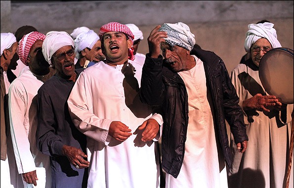 بومیان عرب جزیره کیش در زیر برق چشمنواز هتلها و پاساژهای لوکس در فقر مطلق بسر می برند بومیان عرب جزیره کیش در زیر برق چشمنواز هتلها و پاساژهای لوکس در فقر مطلق بسر می برند