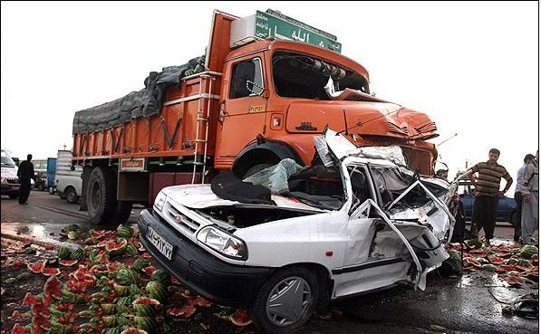 در هر ساعت ۳ نفر بر اثر تصادفات جاده ای در ایران کشته می شوند در هر ساعت ۳ نفر بر اثر تصادفات جاده ای در ایران کشته می شوند