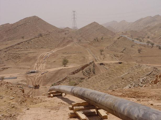 آلودگی شدید محیط زیست در پی شکسته شدن لوله های نفت در منطقه گچساران آلودگی شدید محیط زیست در پی شکسته شدن لوله های نفت در منطقه گچساران