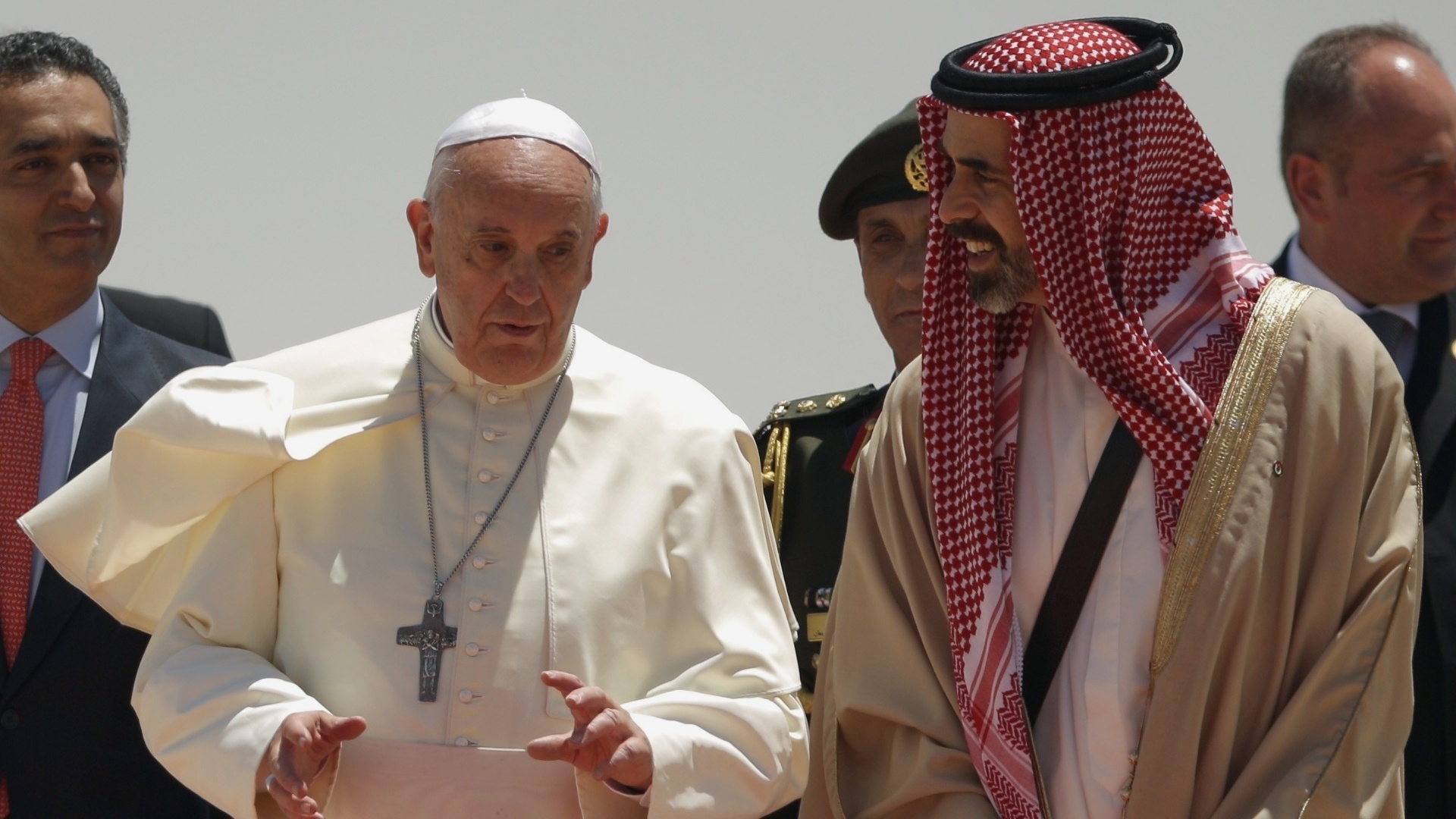 پاپ فرانسیس اول رهبر کاتولیکهای جهان پس از اردن وارد شهر بیت لحم در فلسطین شد پاپ فرانسیس اول رهبر کاتولیکهای جهان پس از اردن وارد شهر بیت لحم در فلسطین شد