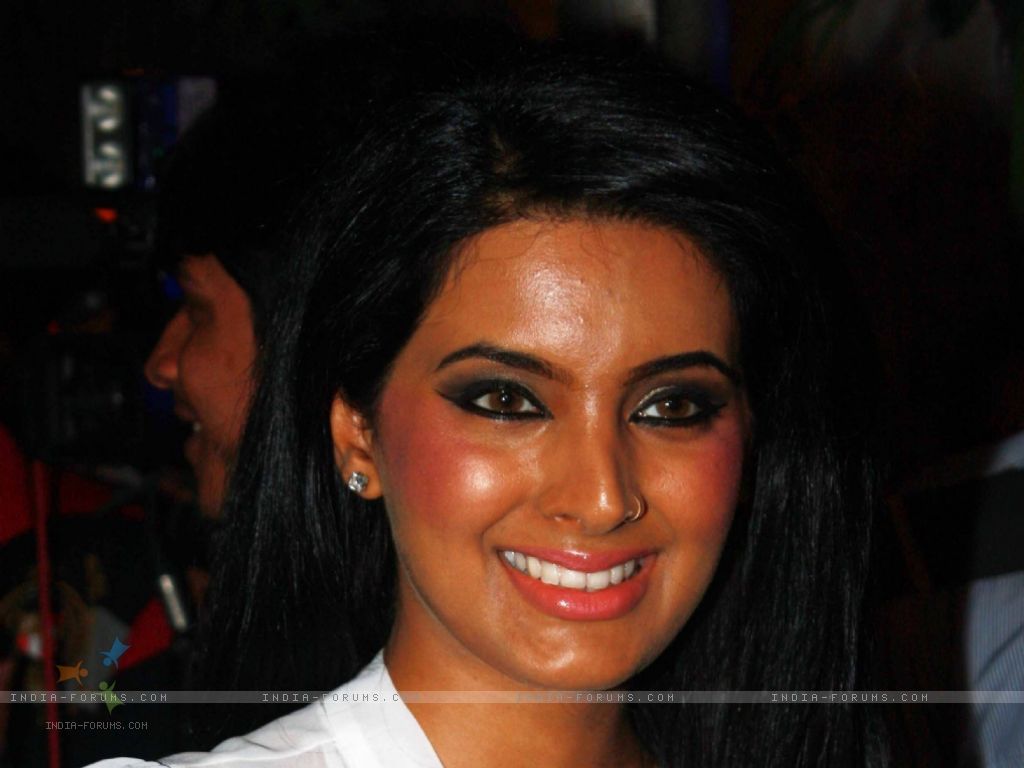 حمله شیر به زنی که در کنار او مشغول نمایش نوعی هنر رزمی هندی بود+ویدئو حمله شیر به زنی که در کنار او مشغول نمایش نوعی هنر رزمی هندی بود+ویدئو