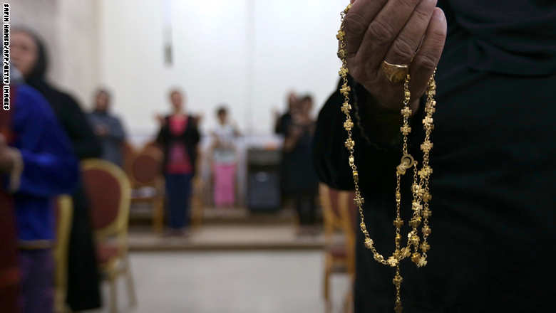 سلمان فارسی"امیر داعش وحاکم شهر موصل"دهها خانواده مسیحی را مجبور به ترک زادگاه خود کرد سلمان فارسی"امیر داعش وحاکم شهر موصل"دهها خانواده مسیحی را مجبور به ترک زادگاه خود کرد