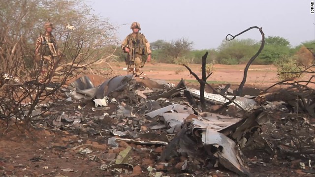 فرانسه در سوگ جان باختگان سانحه هواپیمای الجزائری، سه روز عزای عمومی اعلام کرد