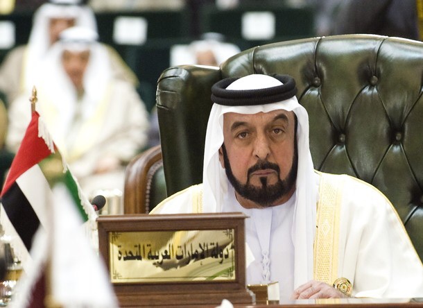شيخ خليفه بن زايد حاکم امارات قانون تاسیس سازمان هوا فضای امارات را امضا کرد