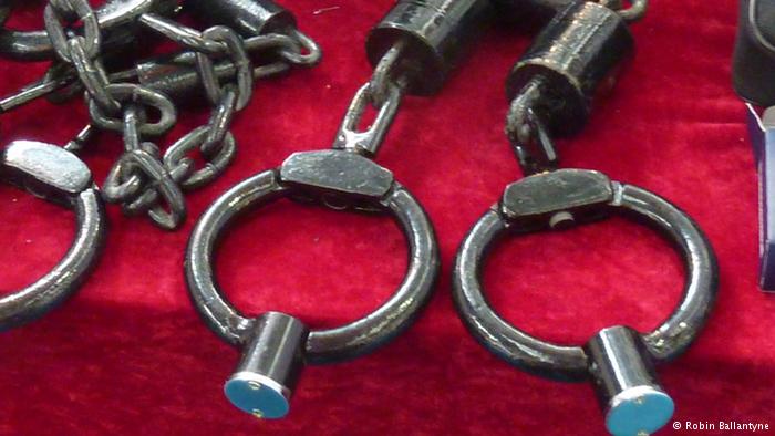 بازار پررونق صادرات ابزارهای شکنجه در چین بازار پررونق صادرات ابزارهای شکنجه در چین