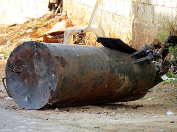بمب‌های بشکه‌ای ارتش سوریه جان ده‌ها غیرنظامی را در شرق دمشق گرفت