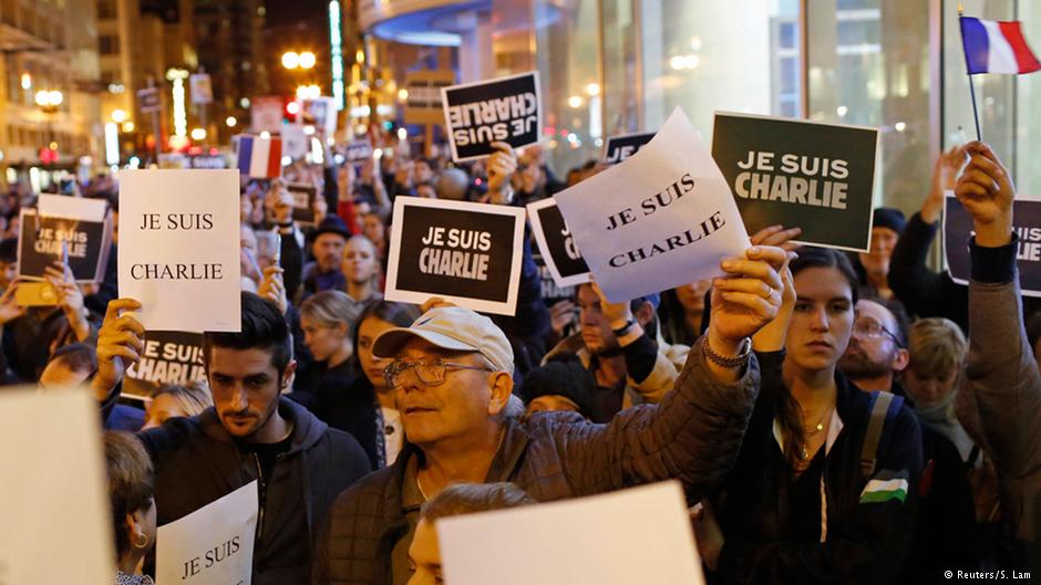 سانفرانسیسکو آمریکا؛ ابراز همبستگی با حادثه‌دیدگان حمله تروریستی پاریس با شعار "من شارلی هستم"