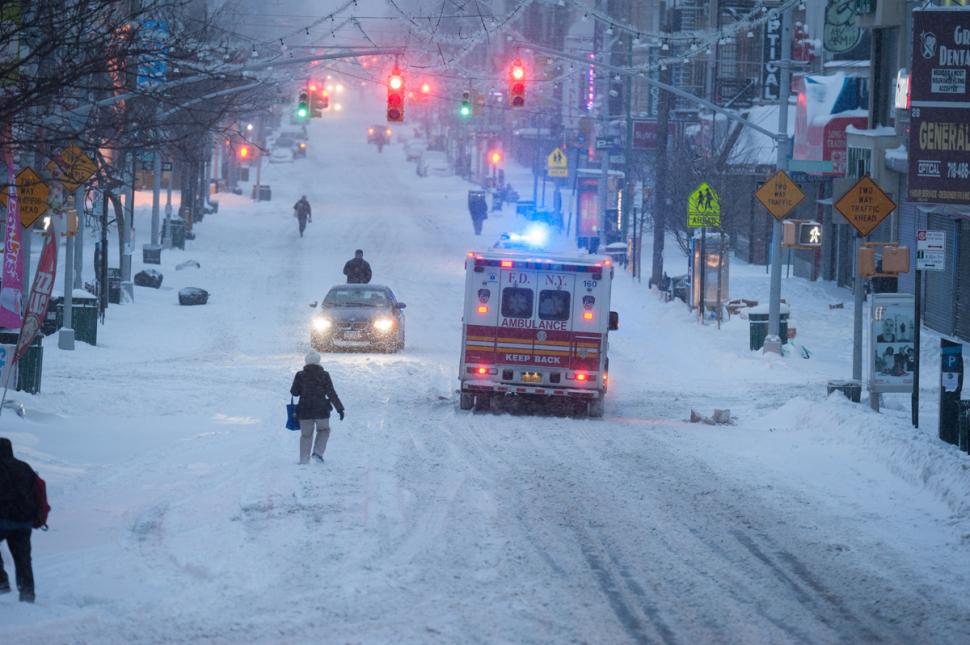 رانندگی در نیویورک به خاطر توفان برف ممنوع شد
