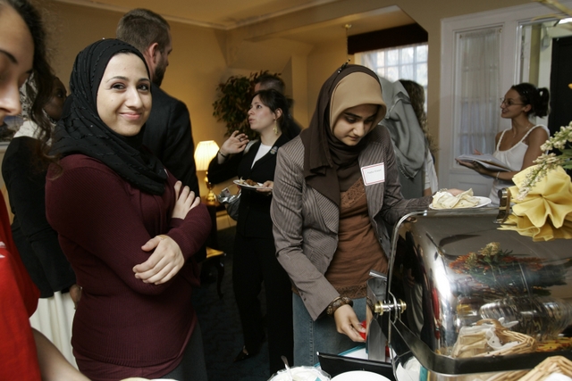 ویدئوی تحقیر و توهین به یک زن مسلمان در هواپیمای امریکایی جنجالی شد:«اینجا ایالات متحده امریکا است» ویدئوی تحقیر و توهین به یک زن مسلمان در هواپیمای امریکایی جنجالی شد:«اینجا ایالات متحده امریکا است»