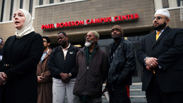 ویدئوی تحقیر و توهین به یک زن مسلمان در هواپیمای امریکایی جنجالی شد:«اینجا ایالات متحده امریکا است» ویدئوی تحقیر و توهین به یک زن مسلمان در هواپیمای امریکایی جنجالی شد:«اینجا ایالات متحده امریکا است»