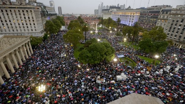 تظاهرات گسترده در آرژانتین، یک ماه پس از مرگ دادستان پرونده «آمیا»