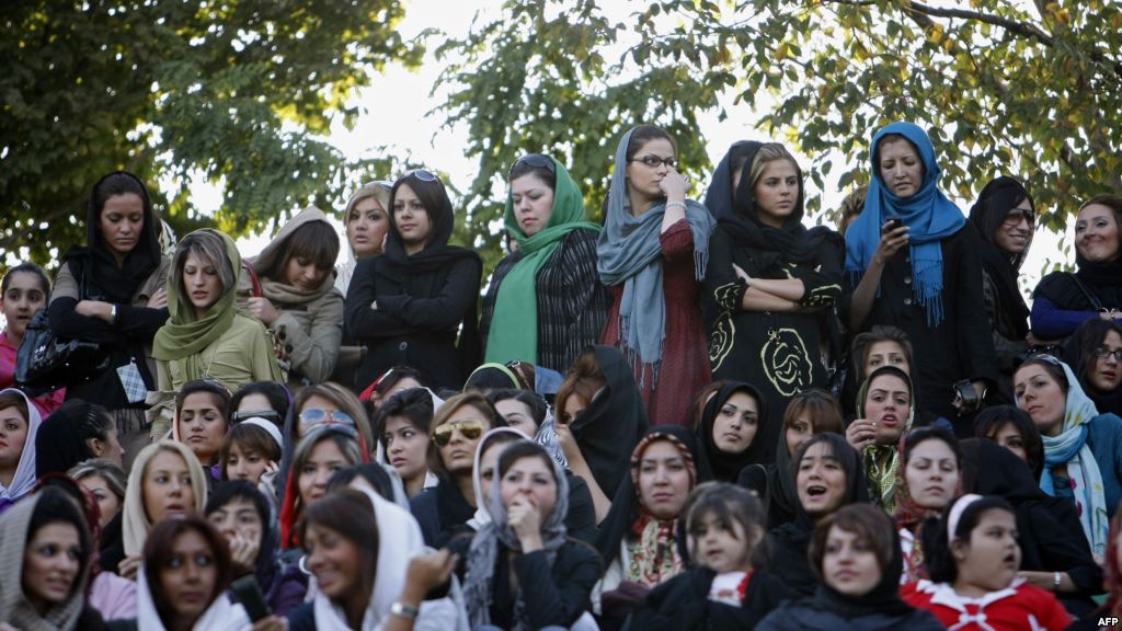 عفو بین الملل: طرحهای تازه در ایران زنان را به «ماشین کودکسازی» تبدیل میکند