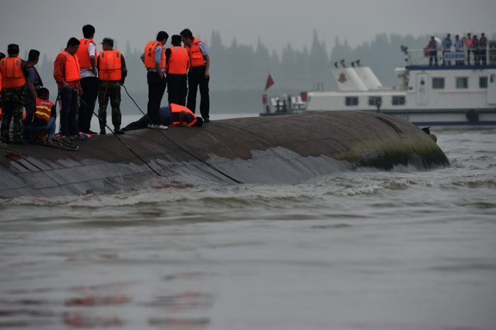 ادامه عملیات نجات سرنشینان کشتی غرق شده در یانگ تسه