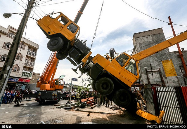 سقوط جرثقیل در تهران