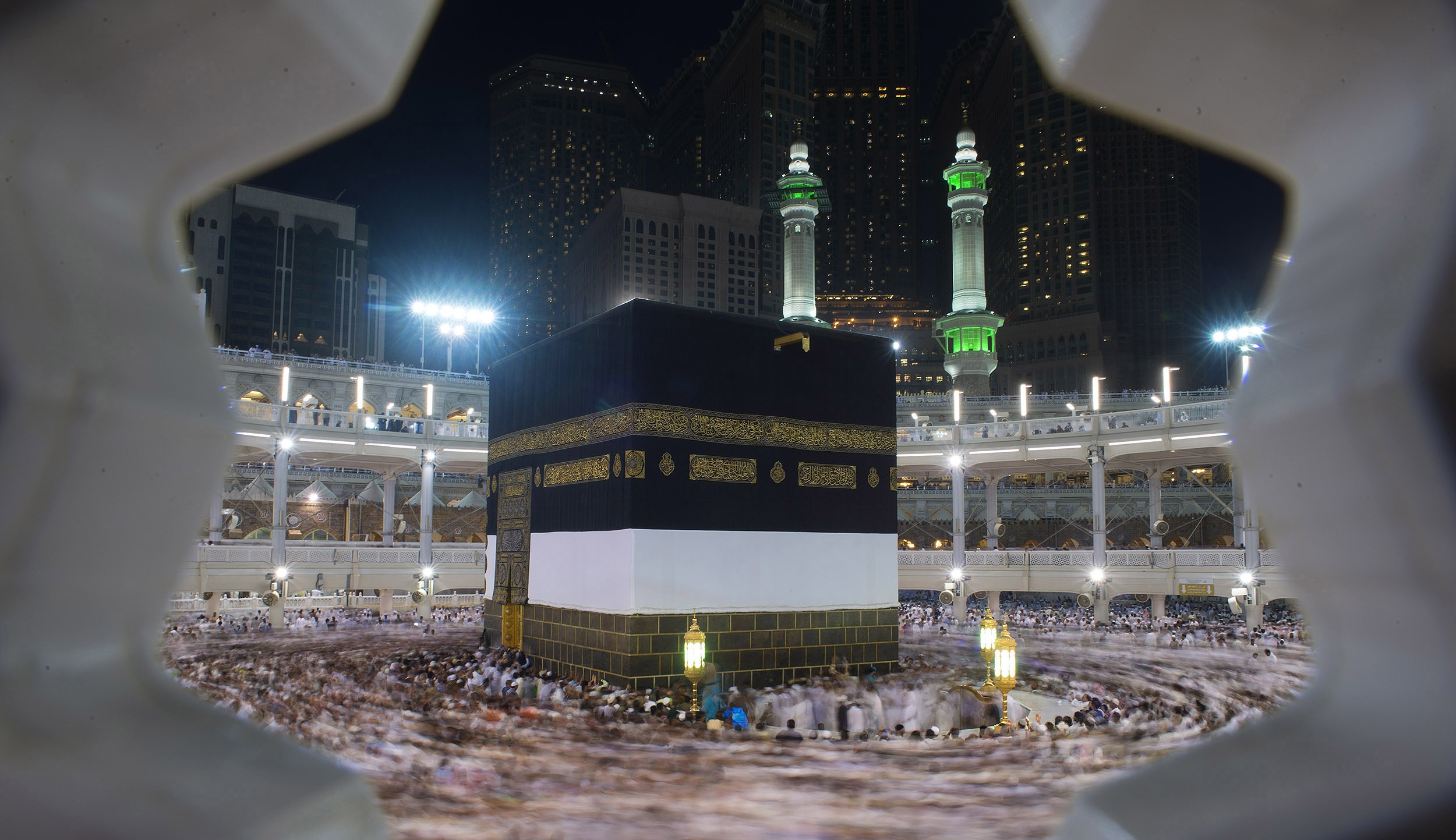 انجام مناسک حج عمره توسط نخست وزیر ترکیه انجام مناسک حج عمره توسط نخست وزیر ترکیه