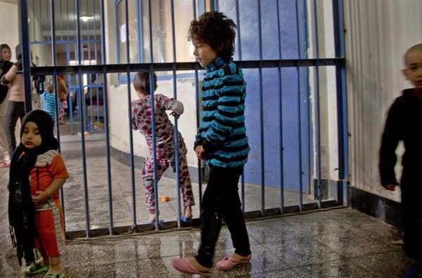 نگهداری کودکان در زندان خشونت علیه آنان است نگهداری کودکان در زندان خشونت علیه آنان است