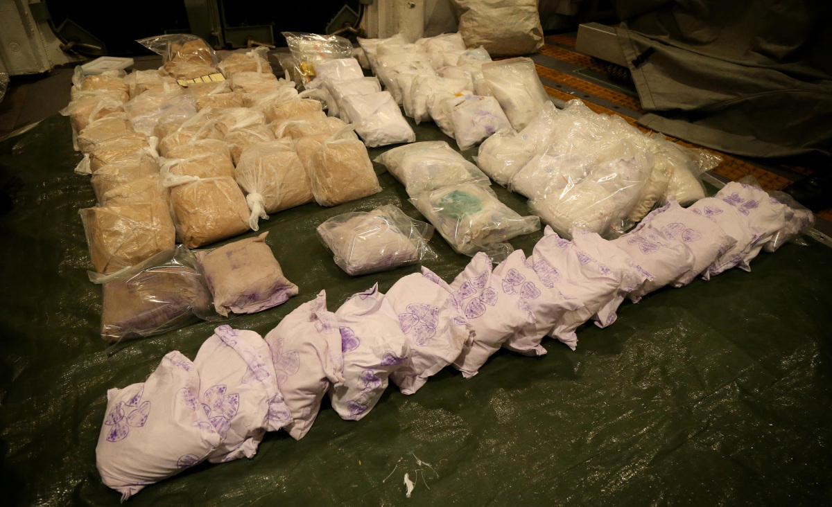 کشف صد کیلو هروئین و 'بازداشت ده ایرانی' در اقیانوس هند کشف صد کیلو هروئین و 'بازداشت ده ایرانی' در اقیانوس هند