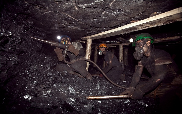 اخراج ۱۵۰ کارگر معدن جو در طبس