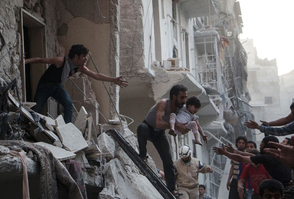 سه غیر نظامی بر اثر بمباران جنگنده های رژیم اسد کشته شدند