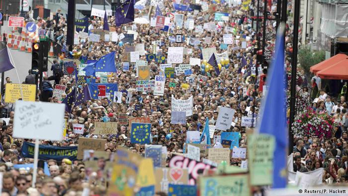 راه‌پیمایی ده‌ها هزار بریتانیایی برای ماندن در اتحادیه اروپا