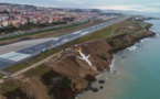 لغزندگی باند فرودگاه هواپیما را تا لب دریای سیاه کشاند + تصویر