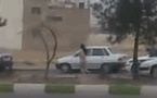 فرار زن برهنه از خودروی نیروی انتظامی+فیلم