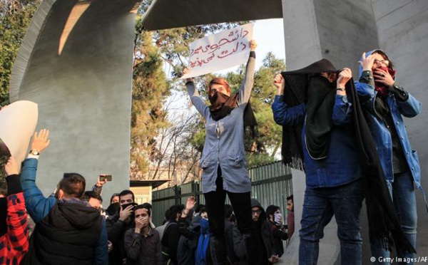 احکام سنگین زندان و ممنوع‌الخروجی برای سه فعال دانشجویی